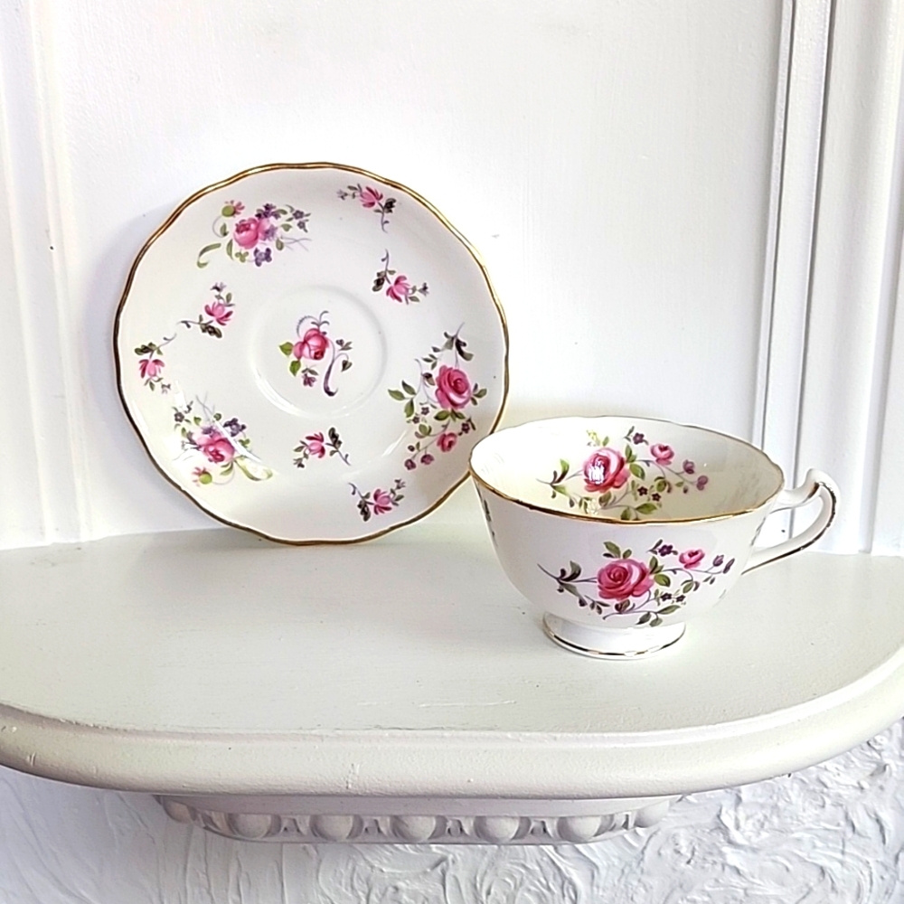 Melba Bone China , red roses made in England